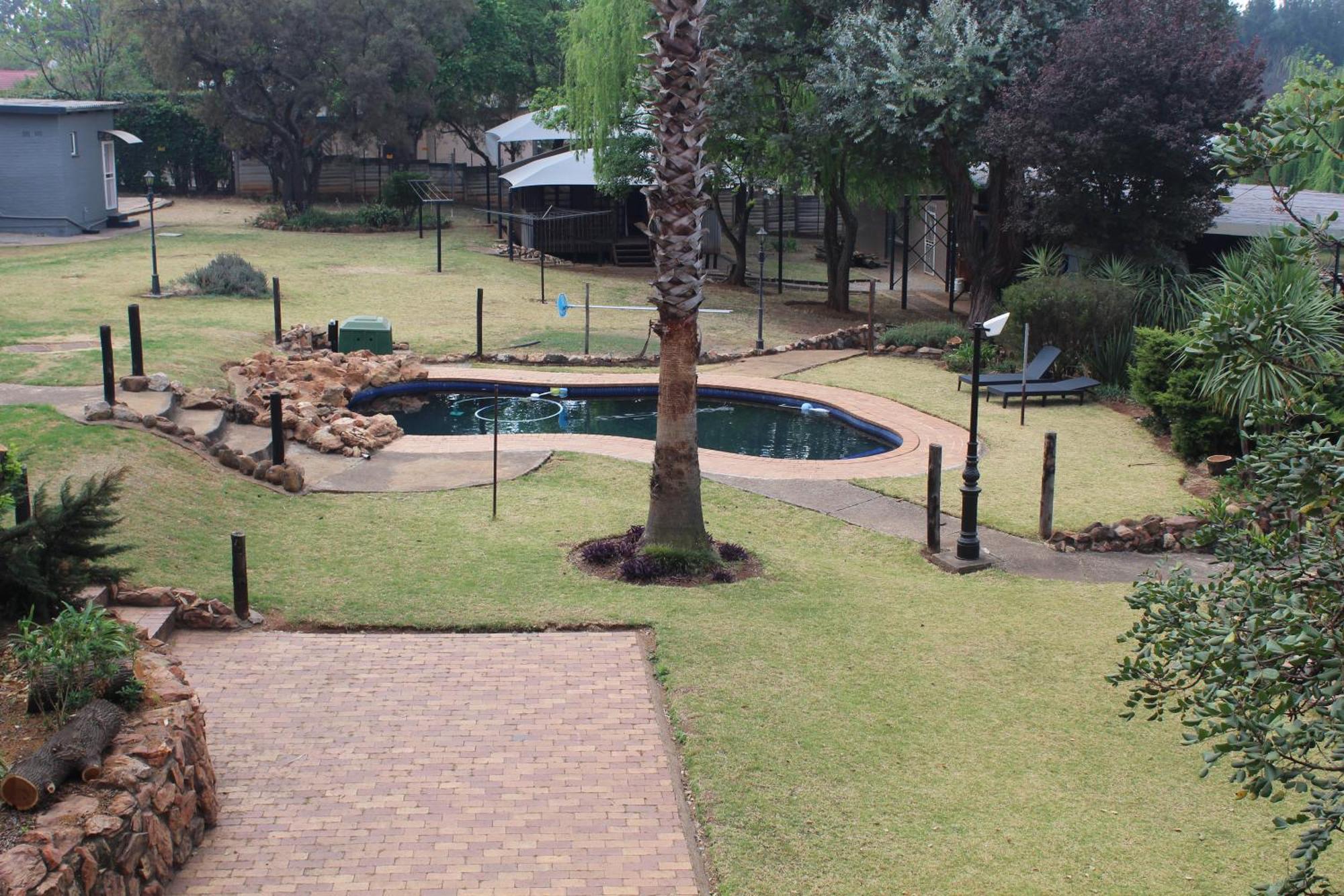 Self-Catered Apartment With Pool Krugersdorp Rum bild